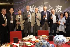 2025年會晚宴-黃欽威理事長與外賓Prof. Jakob Christensen、Prof. Jorge G. Burneo合影 (114.4.13)
